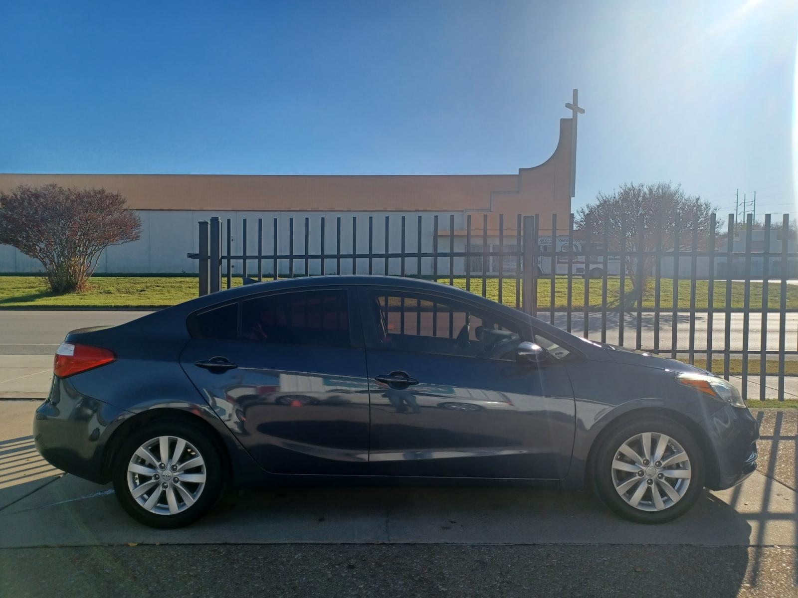 2014 GRAY Kia Forte EX with an 1.8L L4 DOHC 16V engine, 6-Speed Automatic transmission, located at 2001 E. Lancaster, Ft. Worth, 76103, (817) 336-7000, 32.746181, -97.301018 - Photo #1